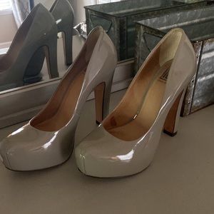 Pour Le Victiore patent leather chunky heel